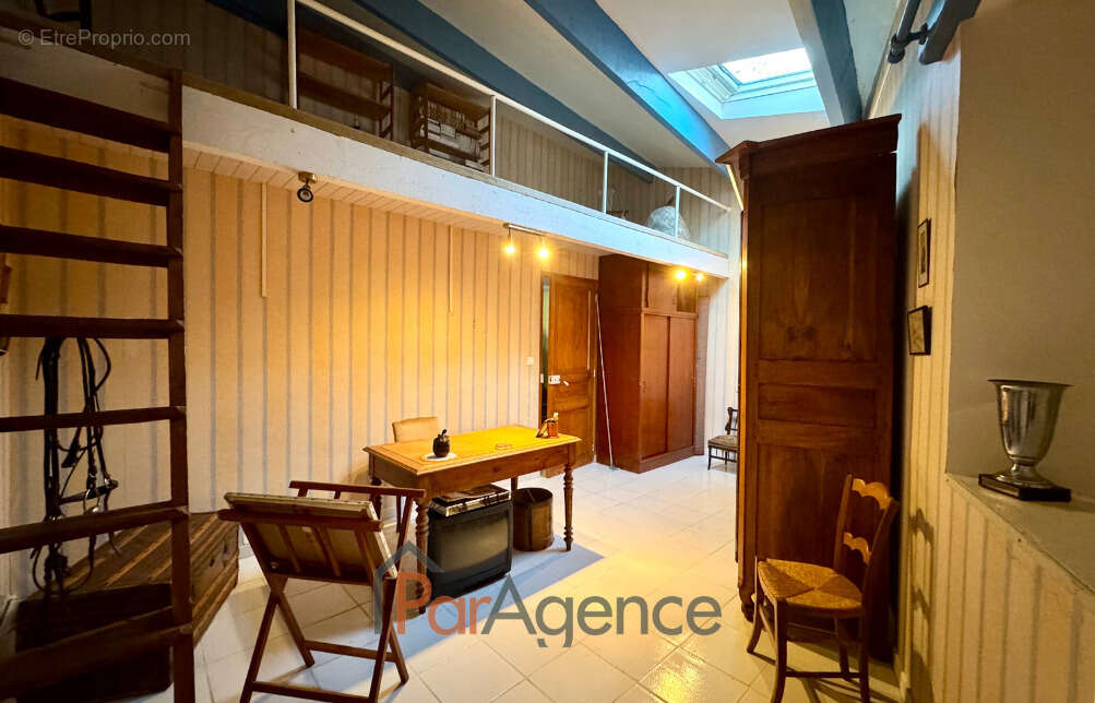 Maison à CHAILLEVETTE