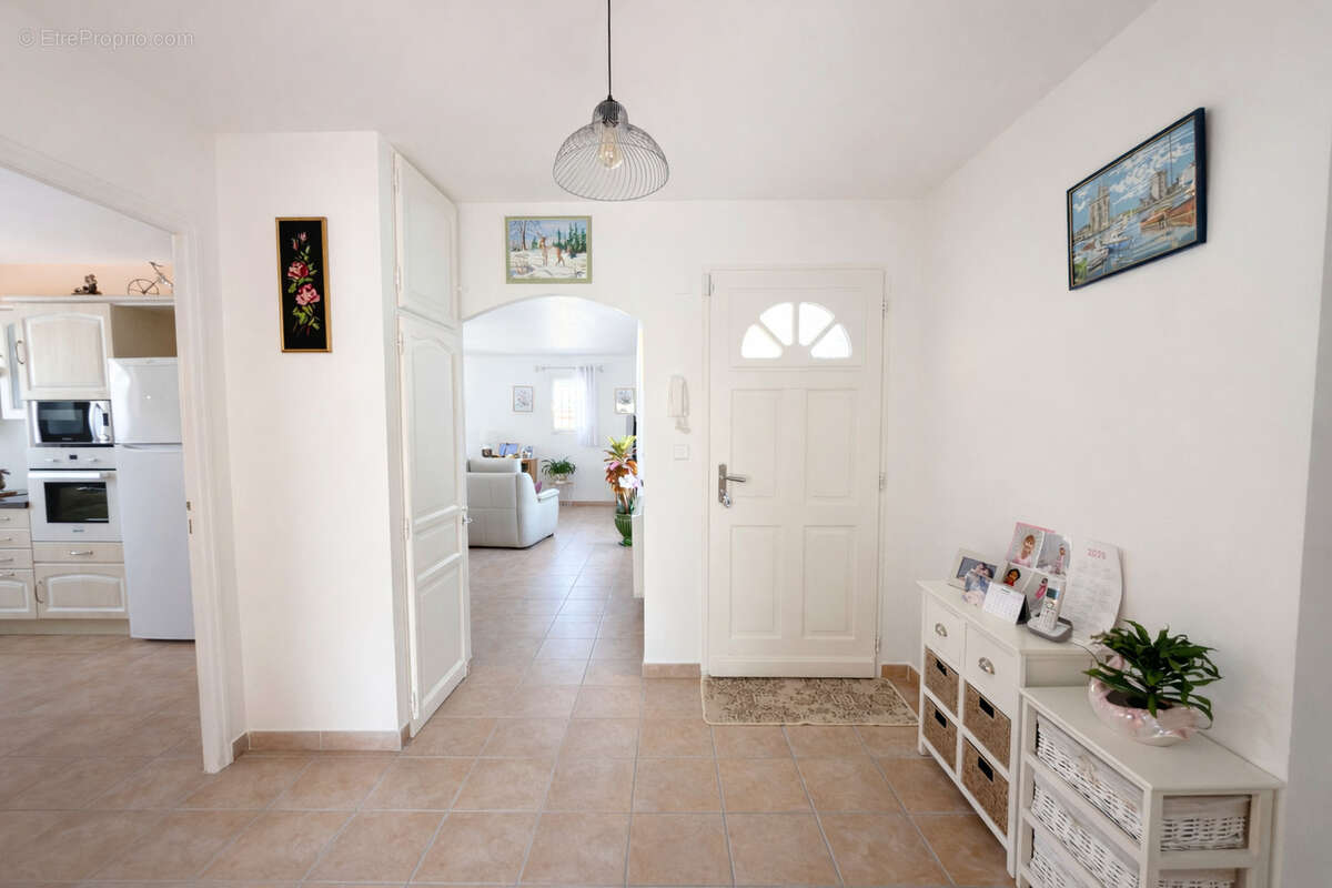 Maison à SAINT-LAURENT-DE-LA-SALANQUE