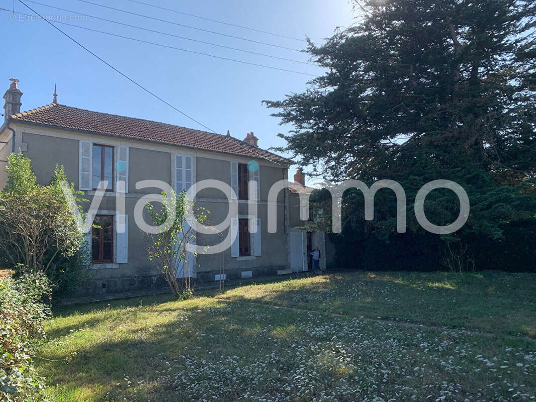 Maison bourgeoise Lairoux 6 pièce(s) 165 m2 - photo 12