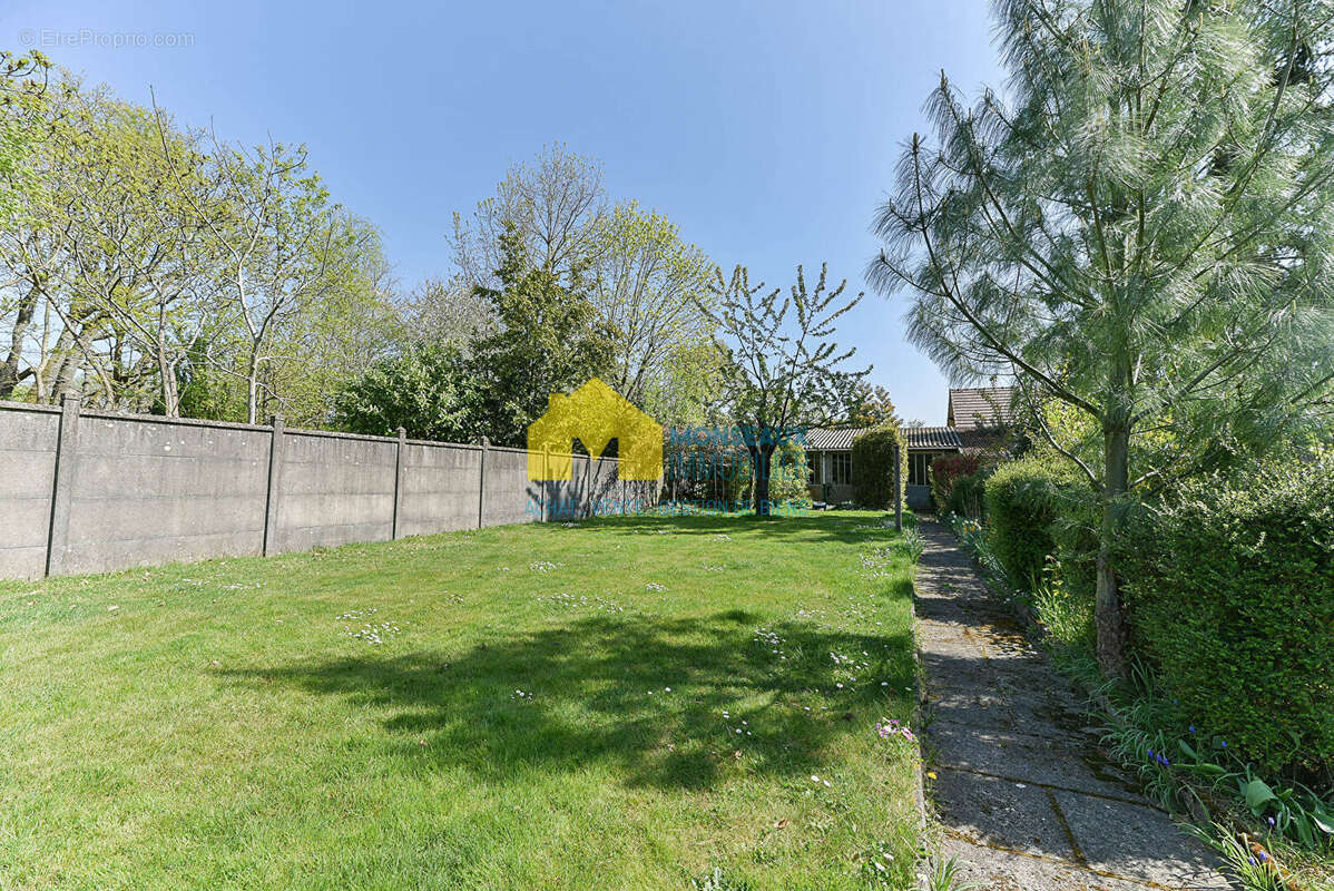 Maison à SAINTE-GENEVIEVE-DES-BOIS