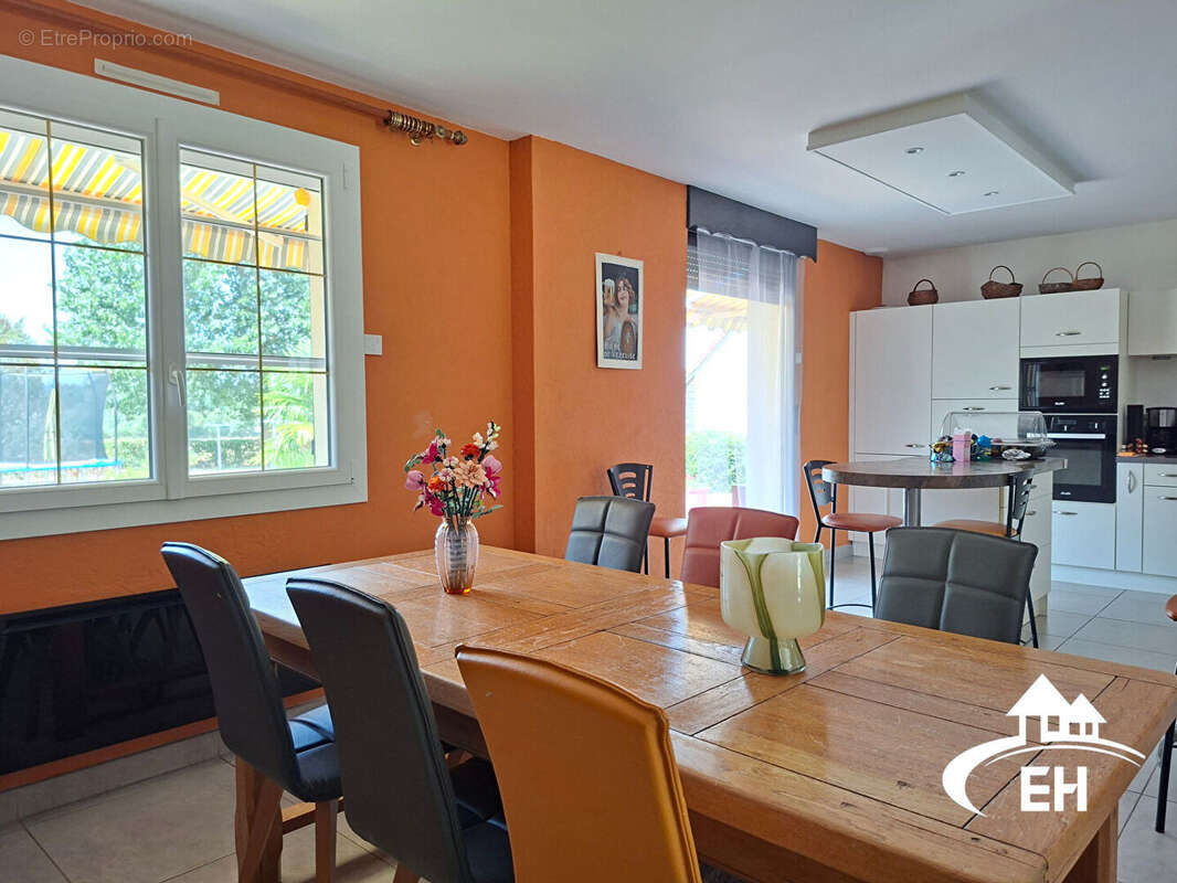 Maison familiale avec 4 chambres et grand terrain clos - photo 3