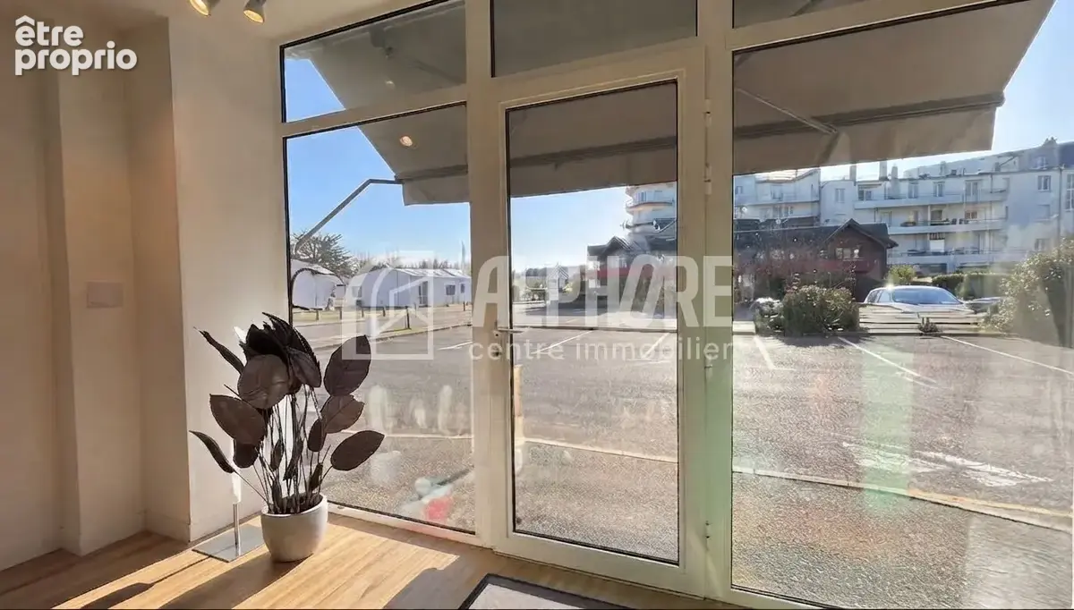 Au Pouliguen : local commercial d'exception avec volumes atypiques - photo 4