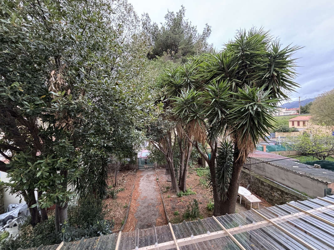 Appartement à LE REVEST-LES-EAUX