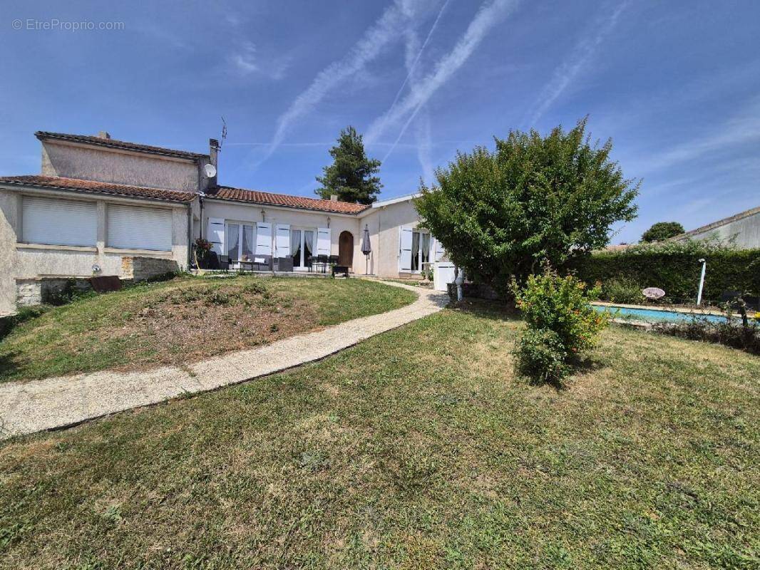 Maison à LES EGLISES-D&#039;ARGENTEUIL