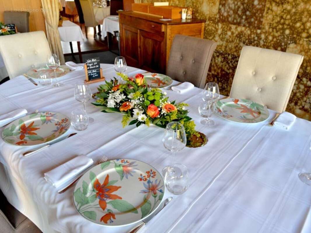Dpt Allier (03), à vendre ESTIVAREILLES , Murs et Fond ,  Hôtel - Restaurant -Bar ( licence 4 ) 10 minutes de Montluçon - photo 8