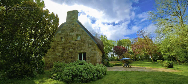 Maison à LOGONNA-DAOULAS