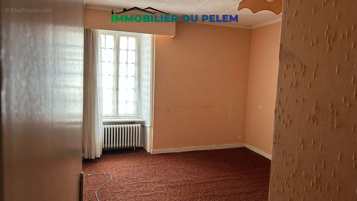 Maison à SAINT-NICOLAS-DU-PELEM