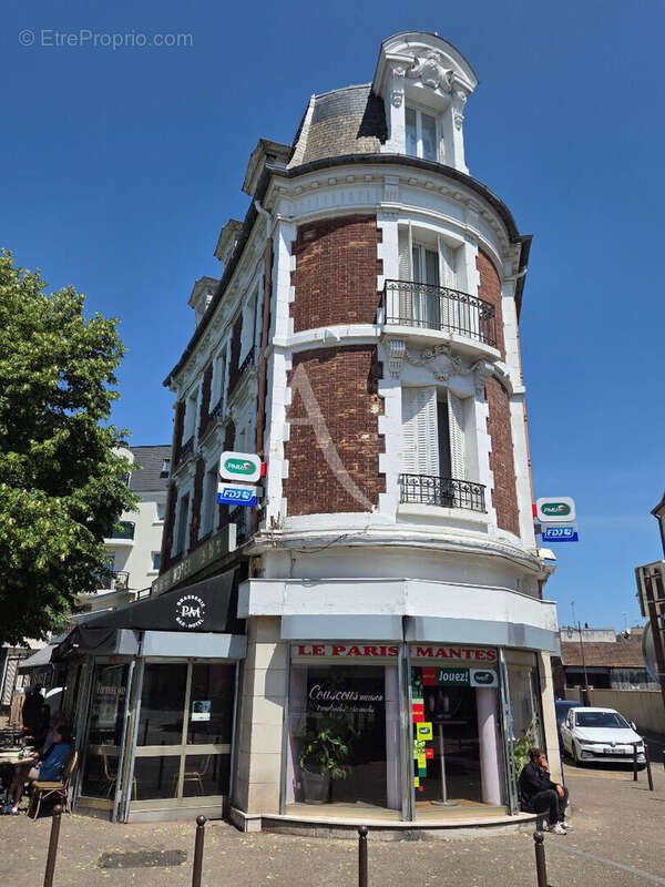 Commerce à MANTES-LA-JOLIE