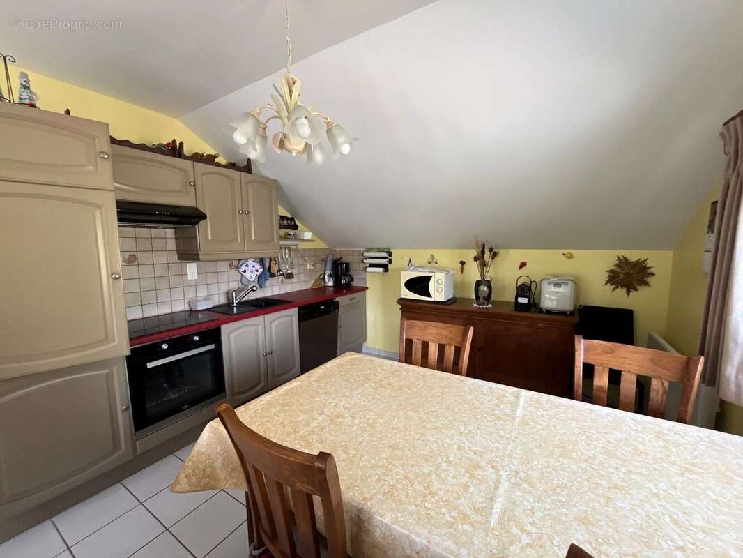 Appartement à SALLES-CURAN