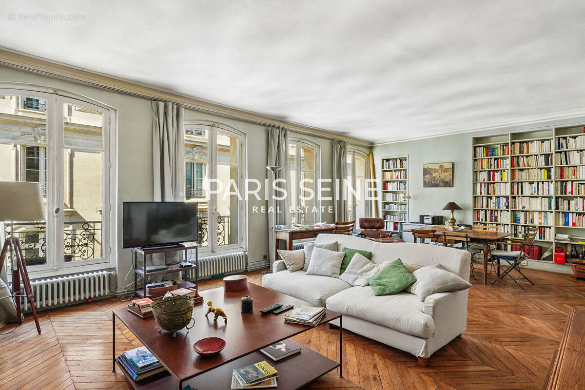 Appartement à PARIS-7E