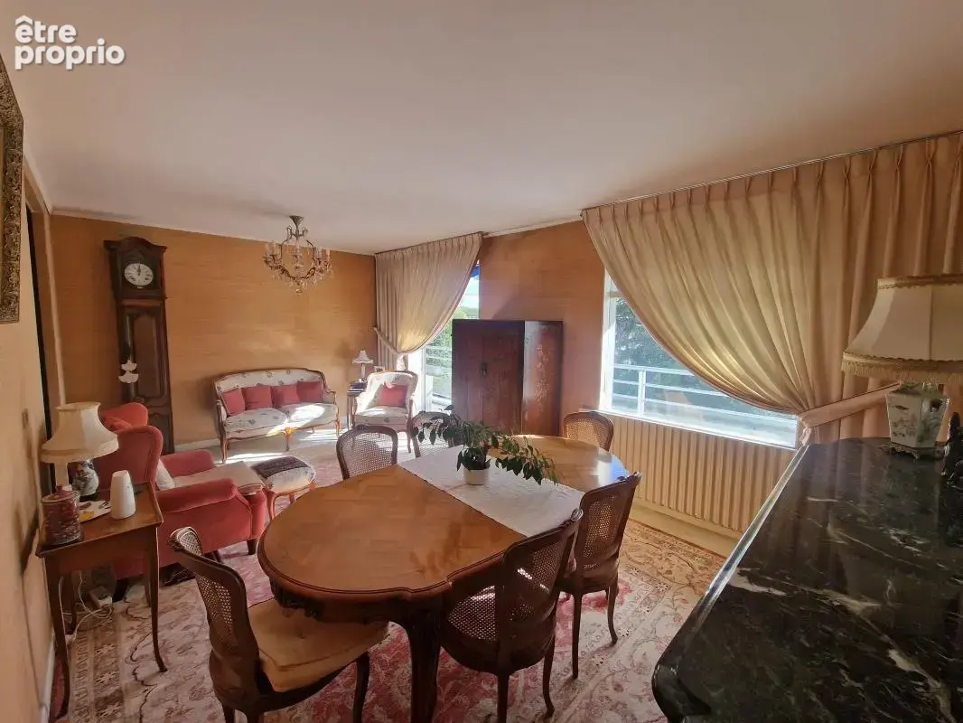 Appartement F4 de 79m² habitables situé au troisième étage avec cave et place de parking - photo 2