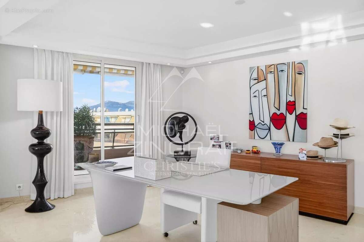 Appartement à SAINT-LAURENT-DU-VAR