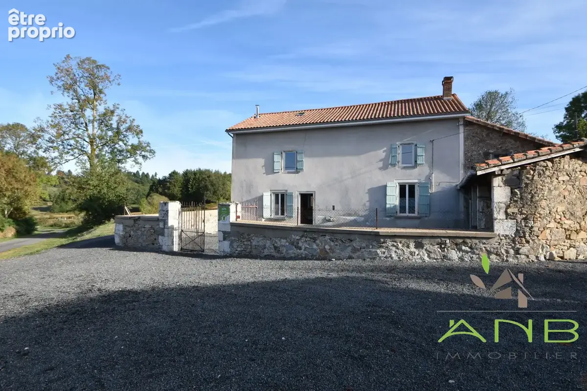 Maison 4 pièces 142 m² à vendre à Roussines (16310) - photo 1