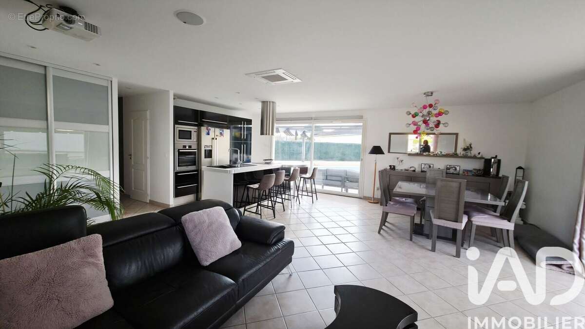 Photo 4 - Maison à VEAUCHETTE