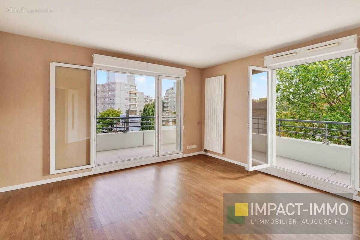 Appartement à COURBEVOIE