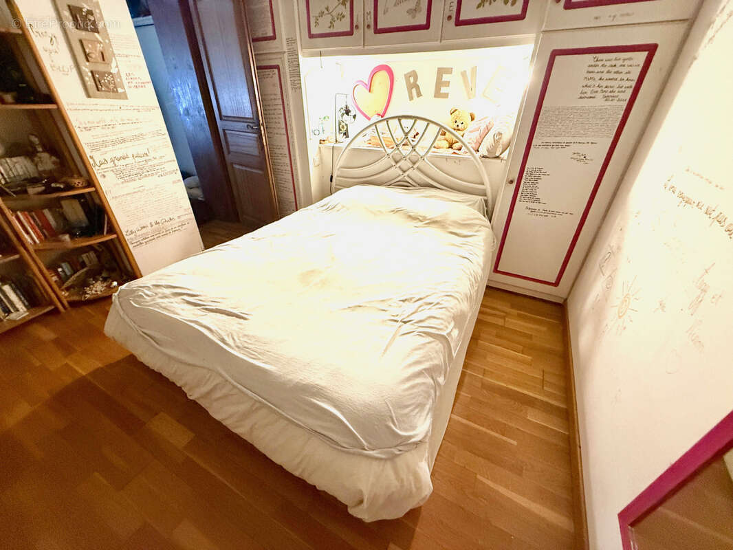 Maison ancienne avec potentiel   Terrain plat XXL et dépendances - photo 6