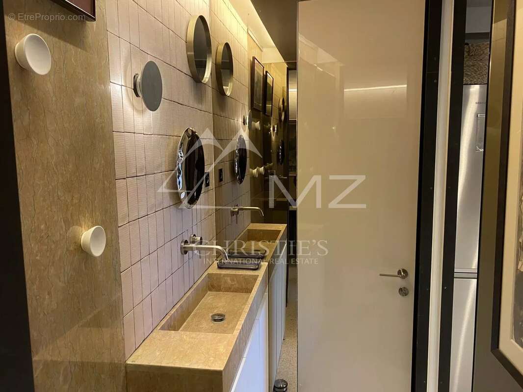 Appartement à PARIS-8E