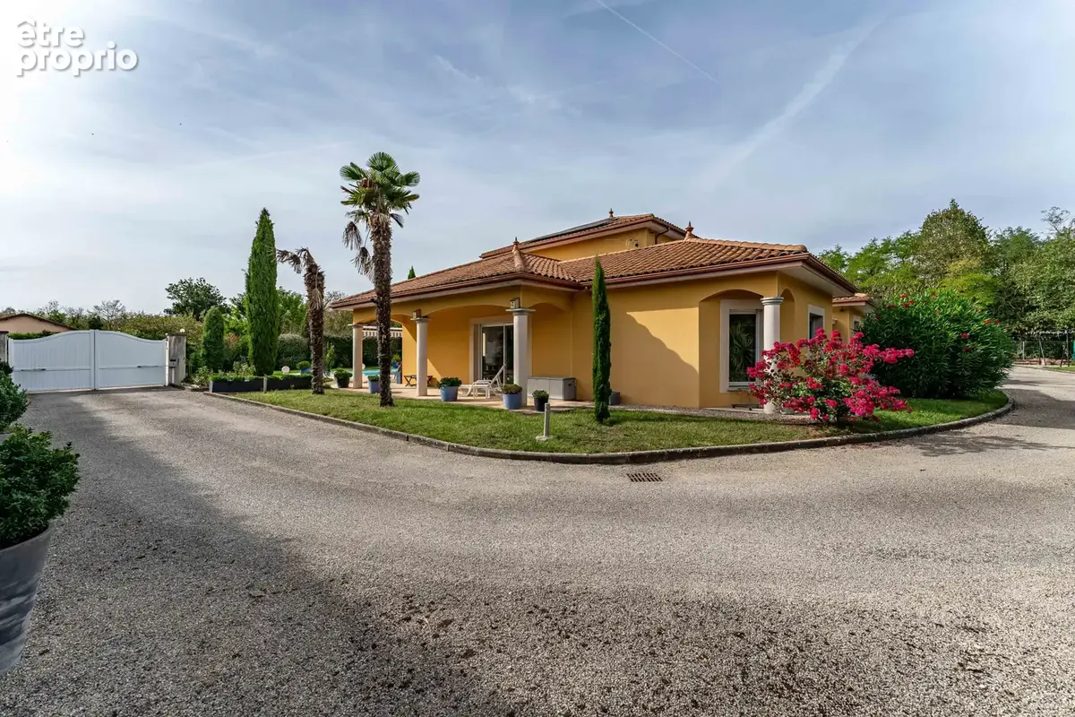 Villa d’architecte avec piscine et jardin paysager de 1 762 m2 - photo 18