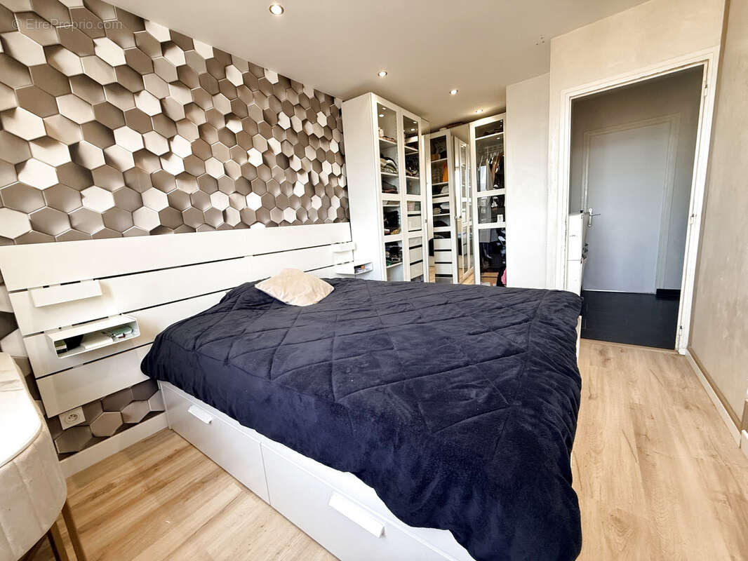 HIDRI IMMO PLUS vous propose en Exclusivité un appartement T4 avec balcon, cave et parking fermé à Fontaine - photo 4