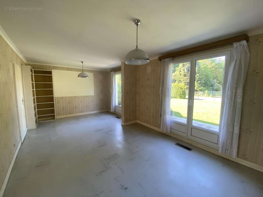 Maison à SURVILLE