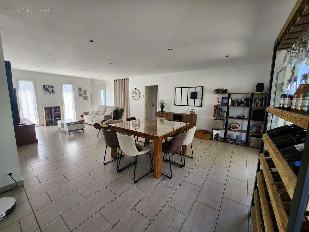 Maison à POUILLE
