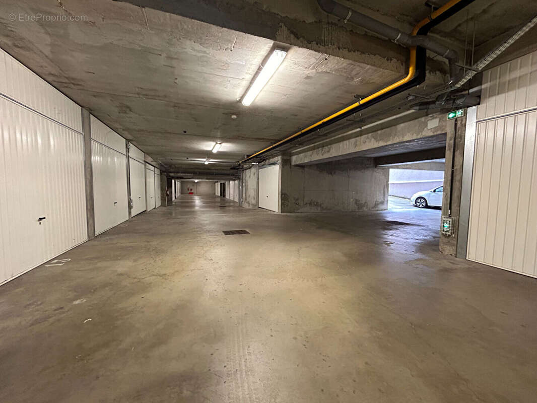 Parking à SAINT-ETIENNE