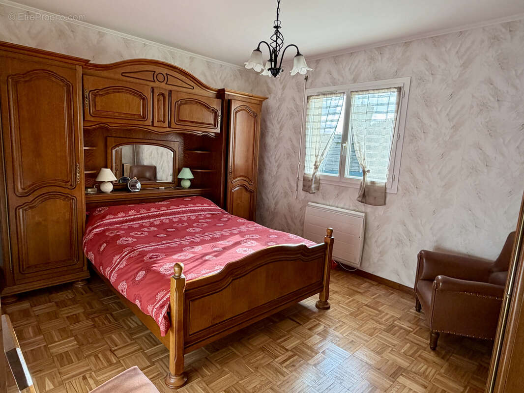 Villa récente avec terrain arboré - photo 9