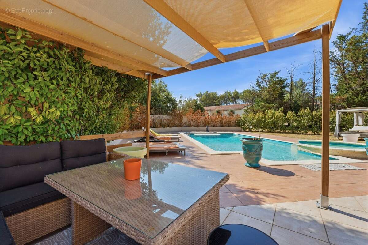 Maison 295 m² à Saint-Clement-De-Riviere  - photo 7
