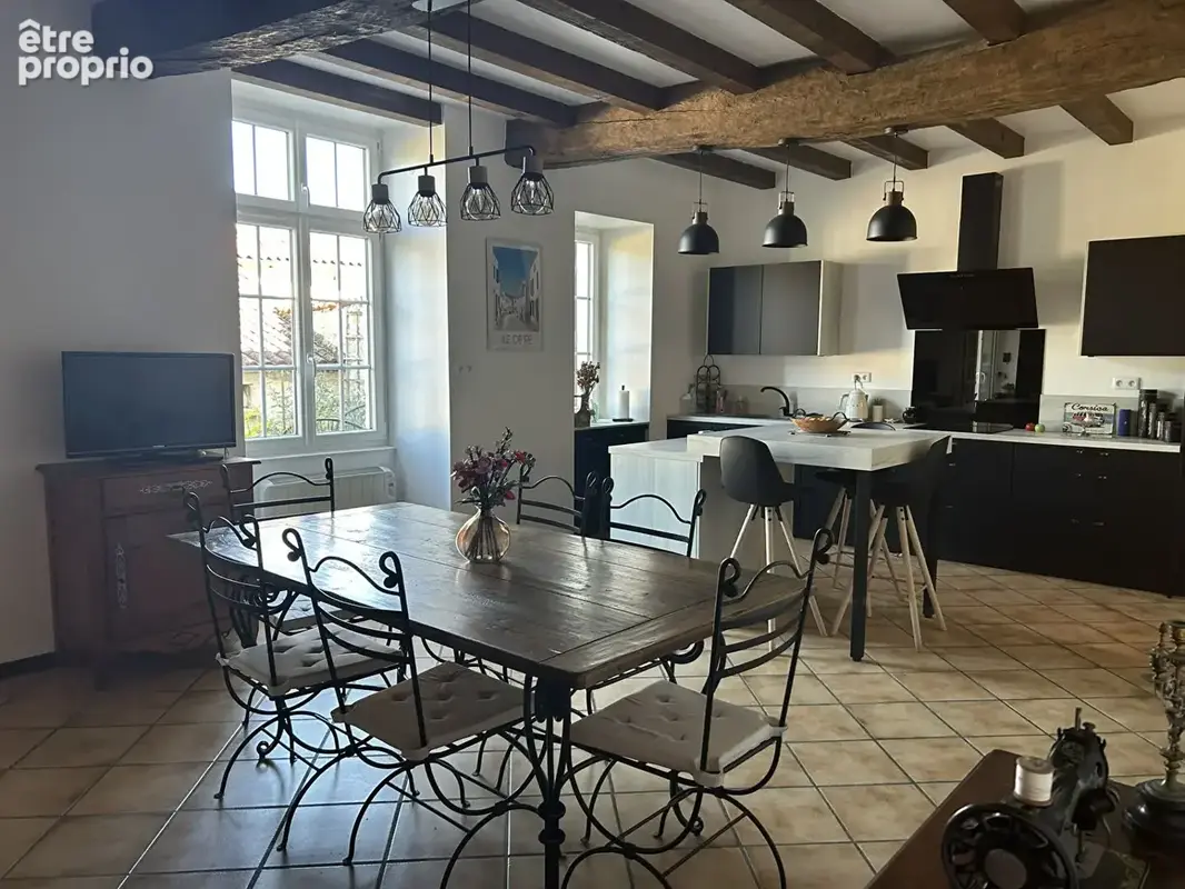Maison de Maître du XIXe siècle au coeur de village avec piscine et dépendances - photo 3