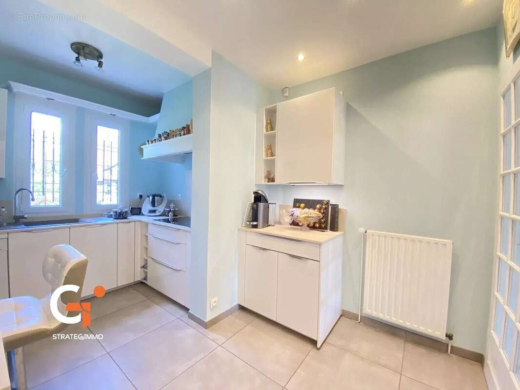 Maison à SAINT-ETIENNE-DU-ROUVRAY