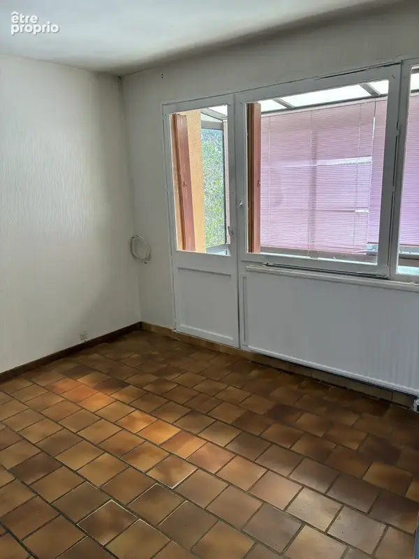Pavillon individuel sur sous-sol complet, avec grand terrain et dépendances. - photo 14