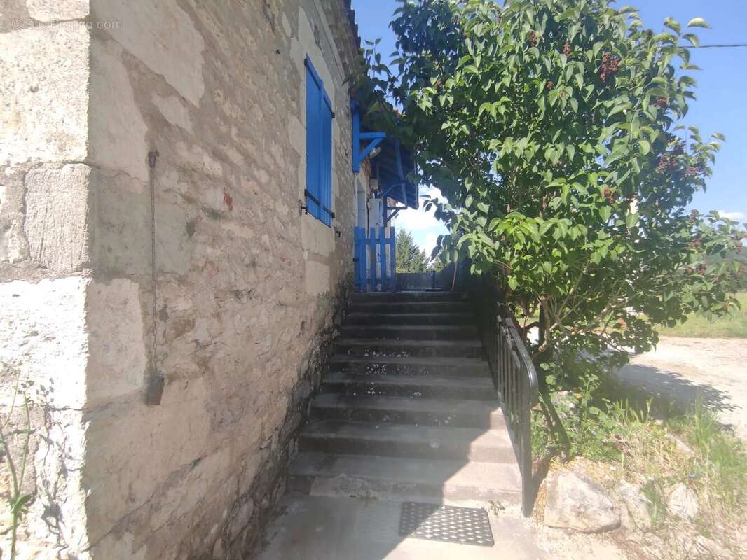 Maison 120 m² à Montpezat-De-Quercy  - photo 3