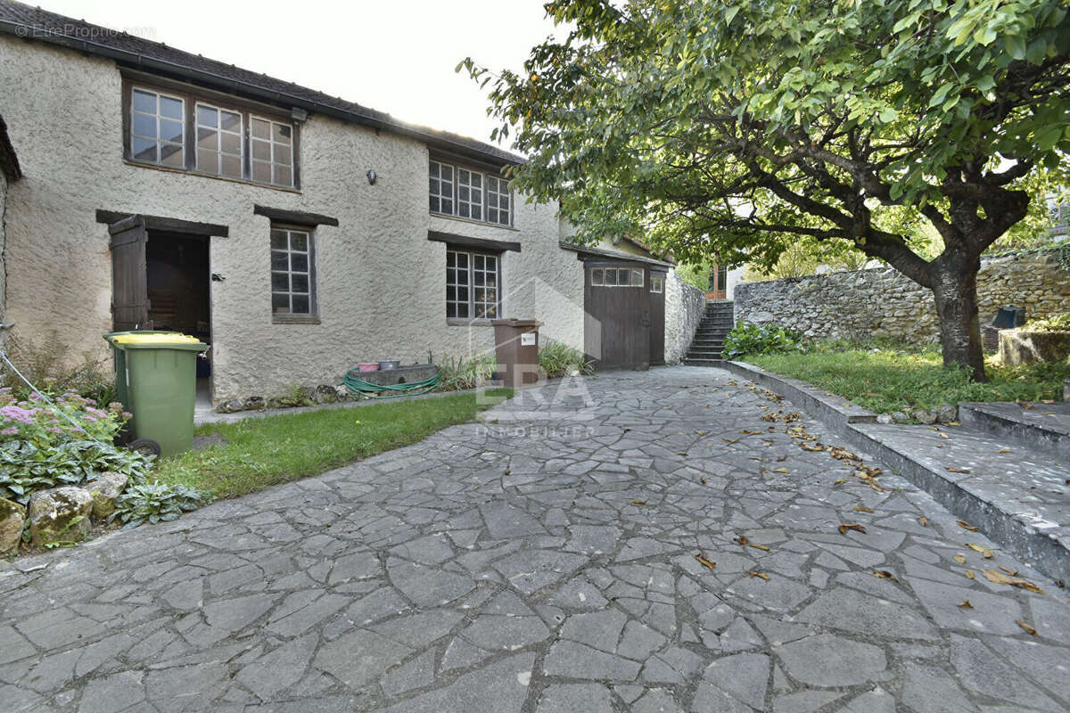 Maison à NEAUPHLE-LE-VIEUX