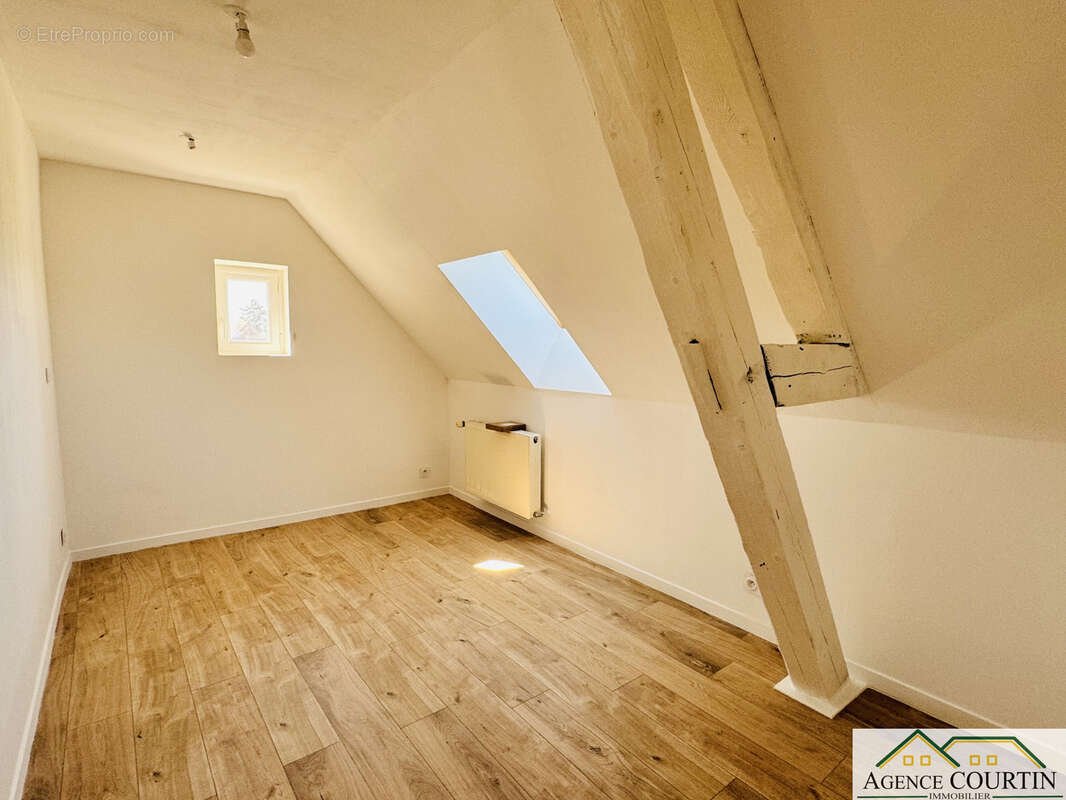 Maison à LA CHAPELLE-SAINT-SAUVEUR