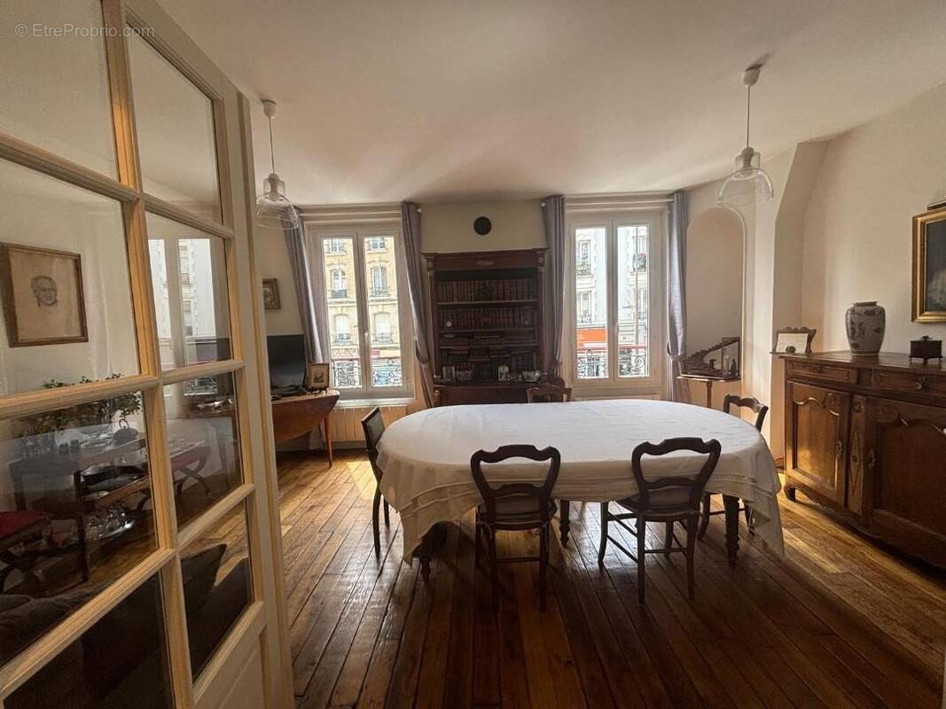 Appartement à PARIS-18E