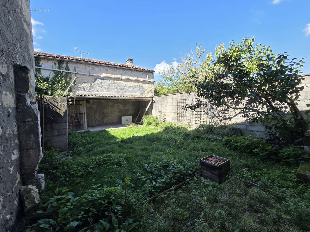 Maison à CHATEAUNEUF-SUR-CHARENTE