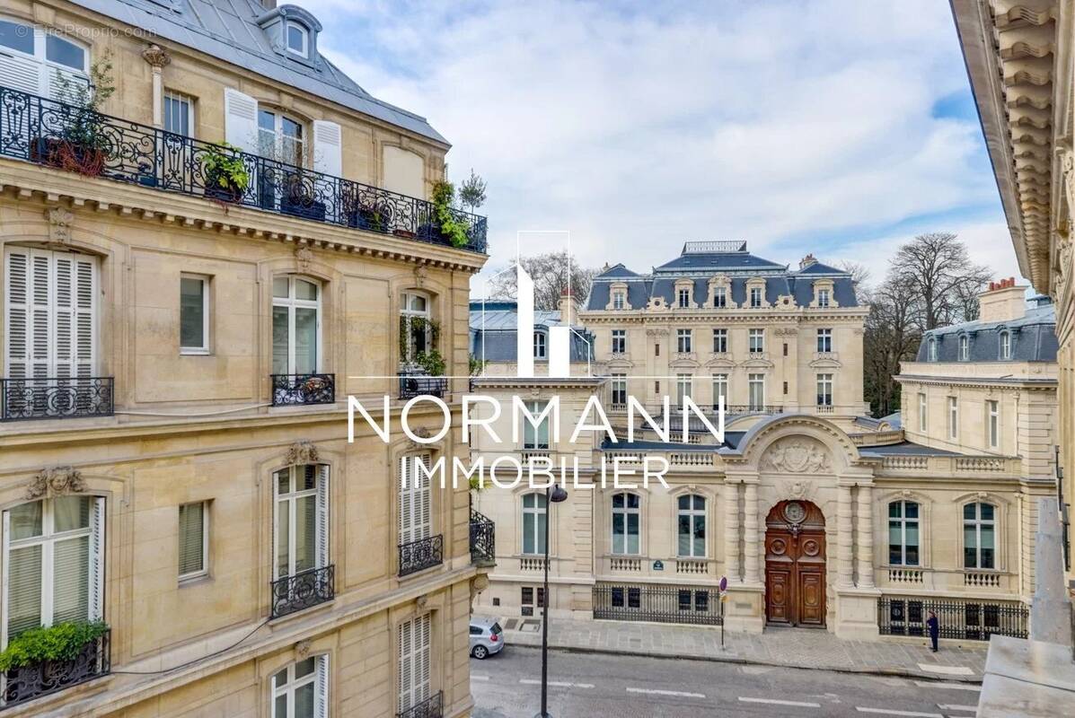 Appartement à PARIS-8E