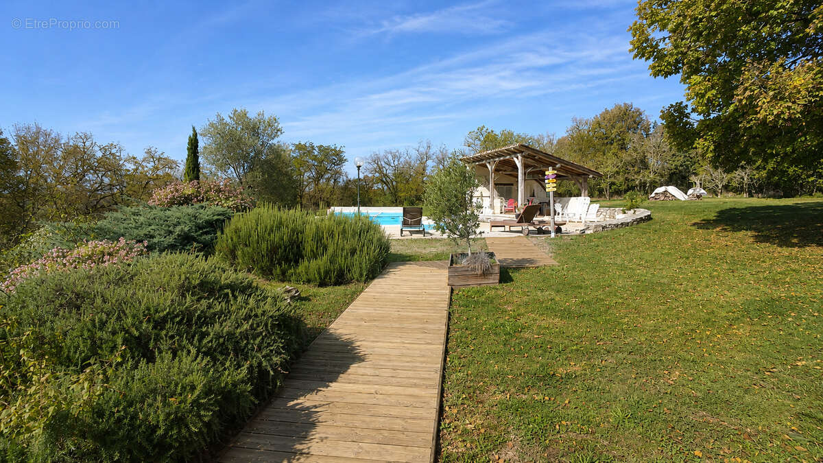 Maison à MONTAIGU-DE-QUERCY