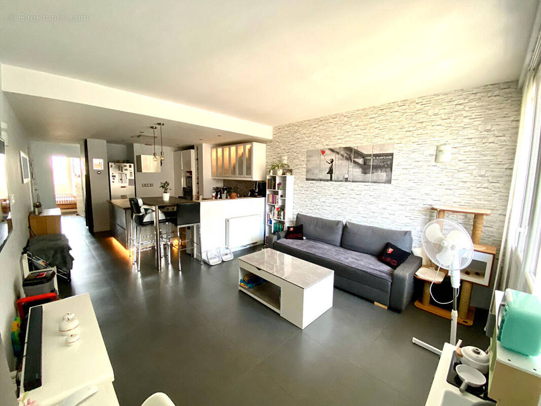 Appartement à SARTROUVILLE