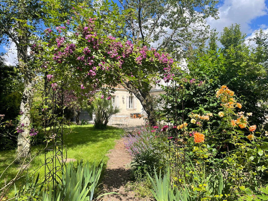 Maison à SAINT-PRYVE-SAINT-MESMIN