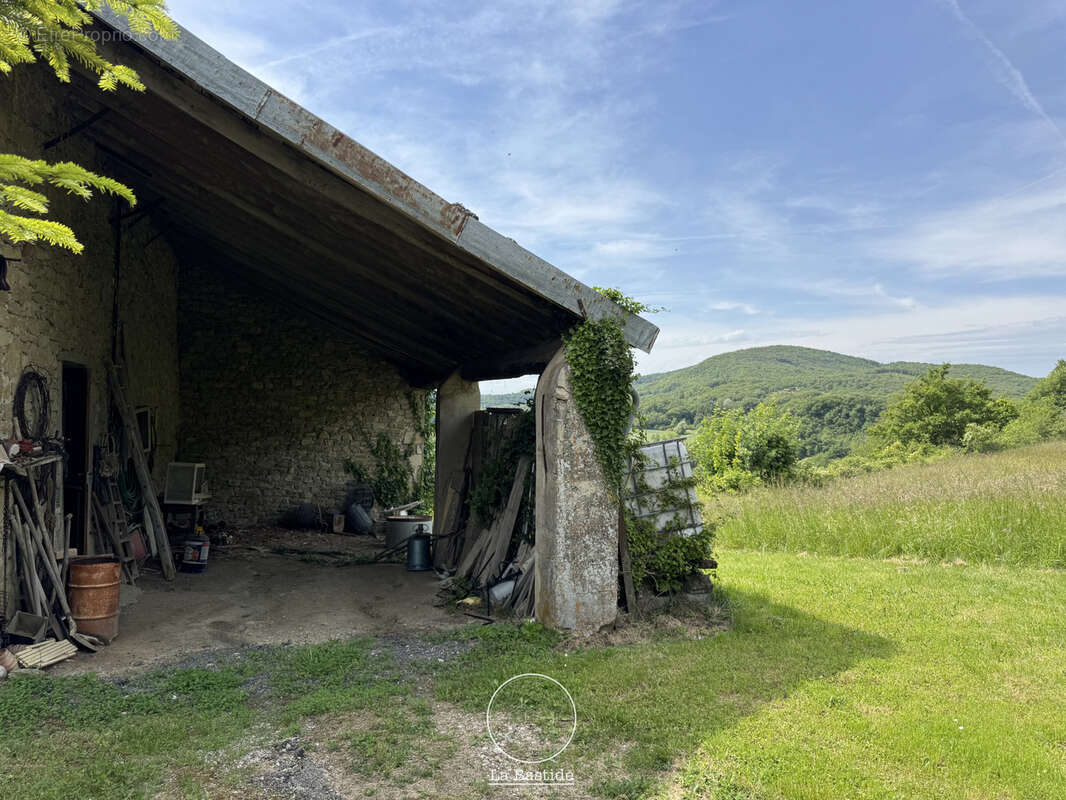 Ferme avec terrains et dépendances à rénover - SOYANS - photo 6