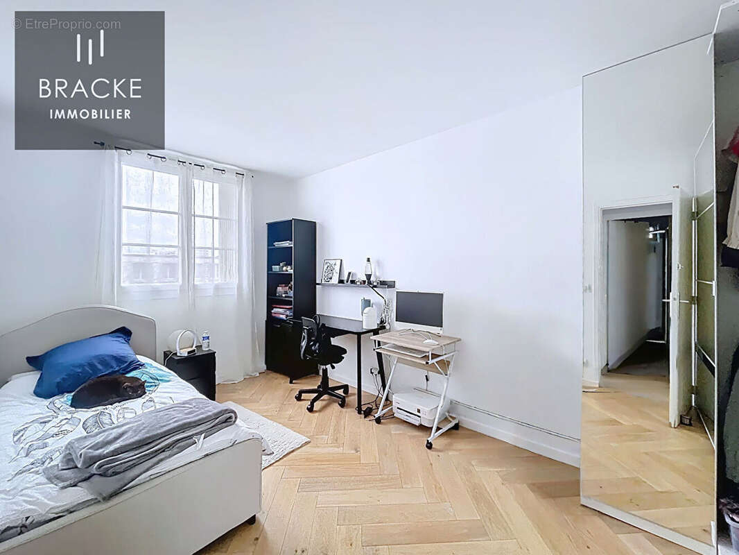 Appartement à COURBEVOIE