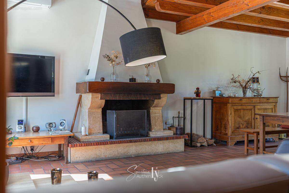 Maison à BONNAC-LA-COTE