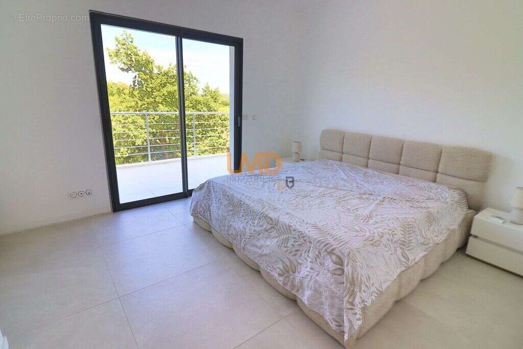 Besse sur Issole dans le Var: maison T6 145m2 terrain 670m2 - photo 8