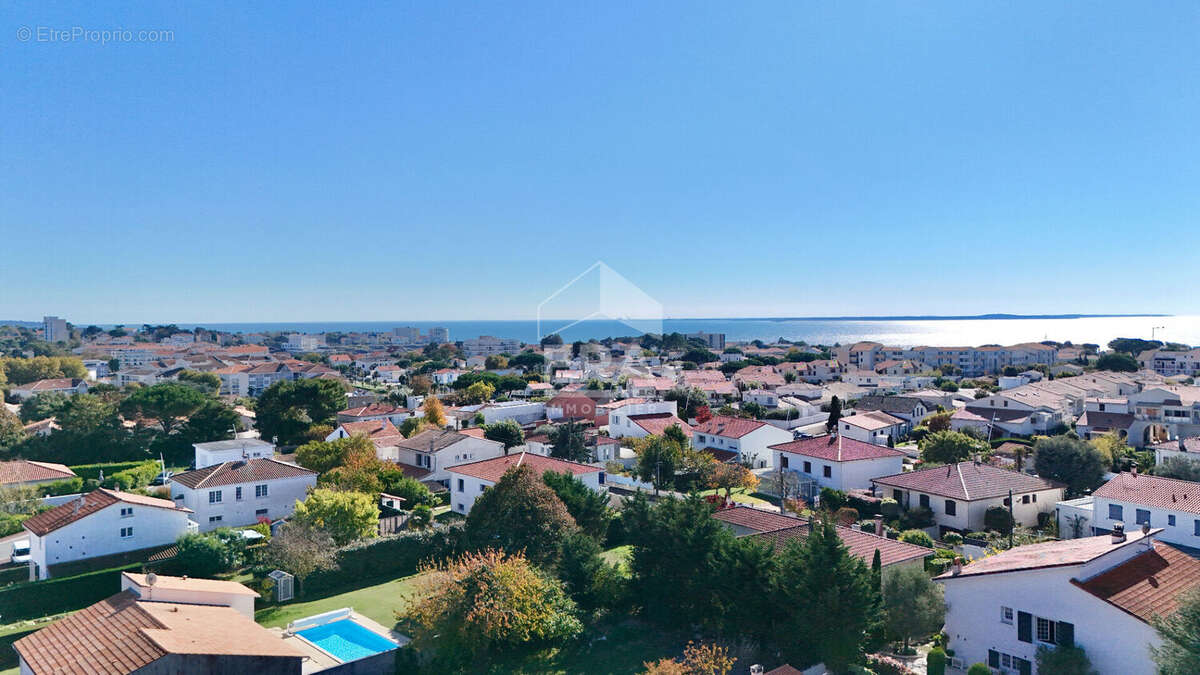 Maison à VAUX-SUR-MER