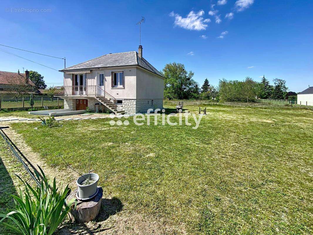 Maison à SAINT-MAURICE-SUR-FESSARD