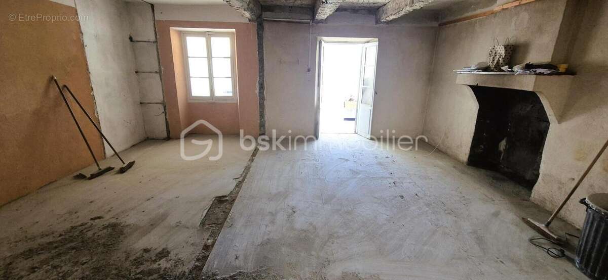  À vendre – Grande maison de village à rénover – 140 m² – Garage, jardin et fort potentiel – Thorame-Haute  - photo 8