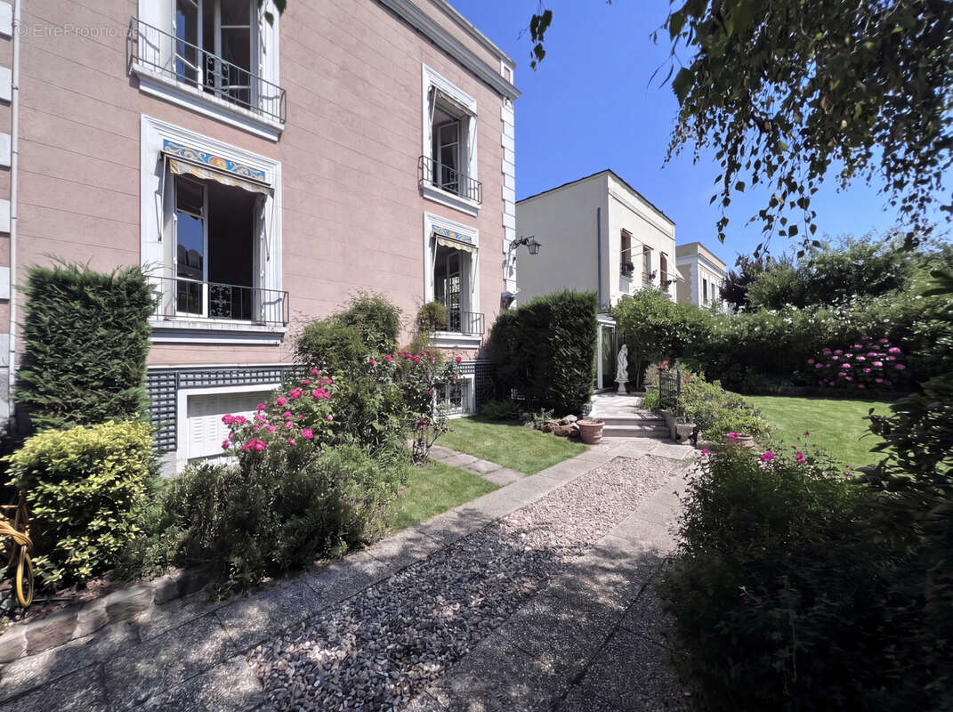 Maison à COURBEVOIE