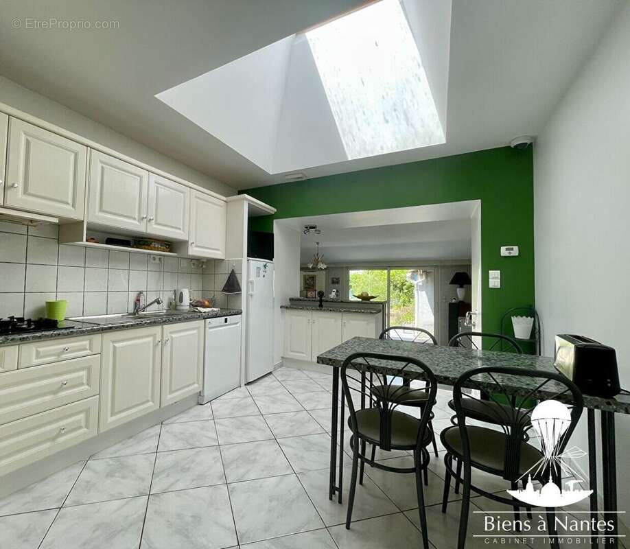 A Vendre Maison 5 pièces 121 m² Basse Goulaine Parcelle 860 m² - photo 4
