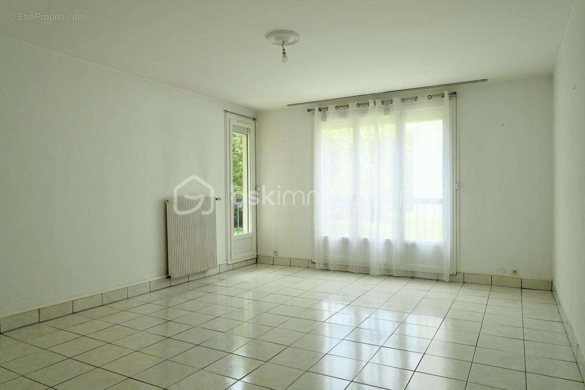 T3 bis parfait état - balcon + cave + stationnements sécurisés - idéal RP ou investissement - photo 3